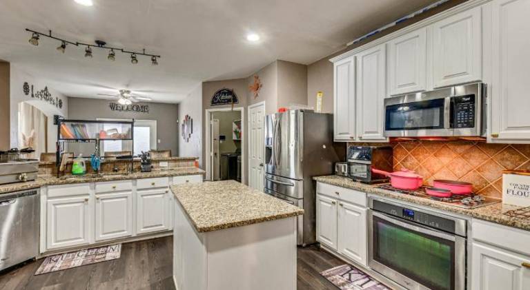 Vacation home with 5 rooms for 11 persons in Allen, TX
