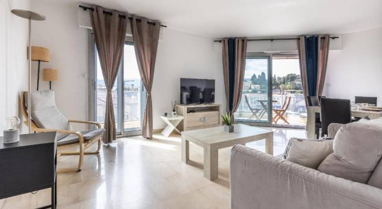 Nice house with terrace | Next to the beach | Perfect for remote work | Pets are welcome in Cannes