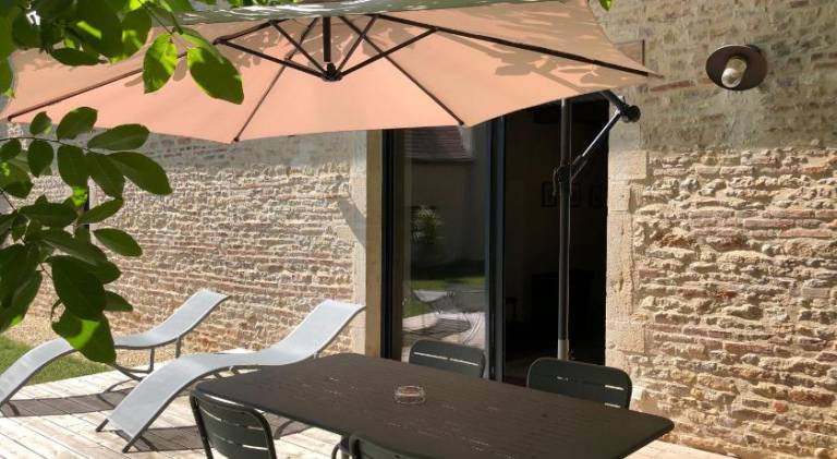 Rental apartment with yard & terrace — photo 3