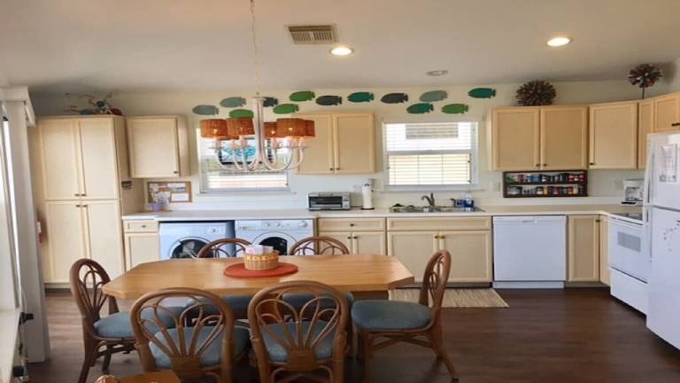 Charming House 3/2 on Waterway in Nettles Island Resort near Beach, Pools & Fun! — photo 5