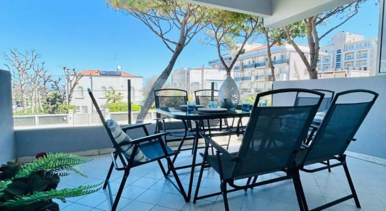 Apartment with patio — photo 3
