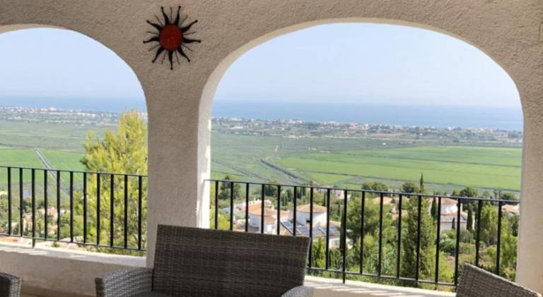 Villa with patio, garden & private pool | Good for workation — photo 5