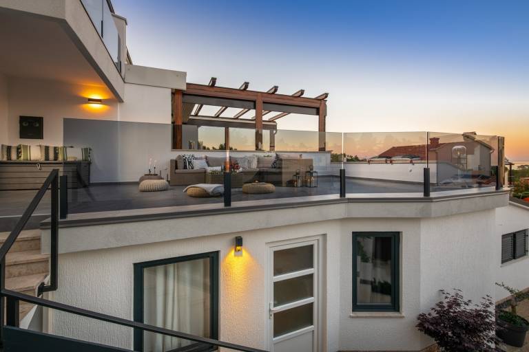 Vacation home with garden, terrace & fast internet | Water view — photo 2