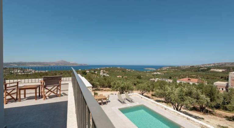 Villa with patio, yard & private pool | Suitable for remote work — photo 3