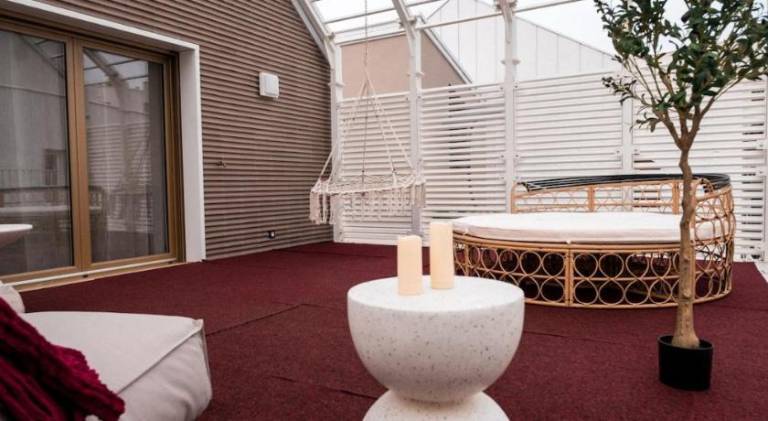Apartment with patio — photo 5