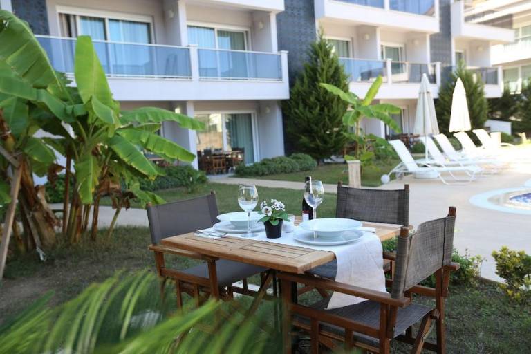 Serviced apartment with pool & garden | Pets allowed — photo 3
