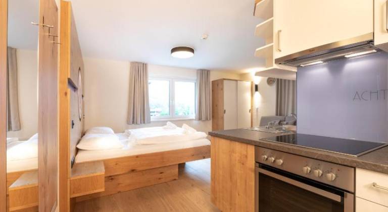 Serviced apartment with sauna & patio — photo 4