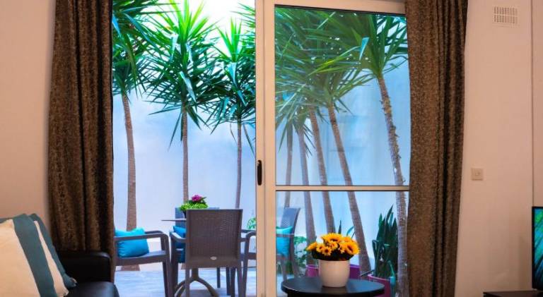 Charming holiday apartment with terrace | Pet-friendly in St. Julian's