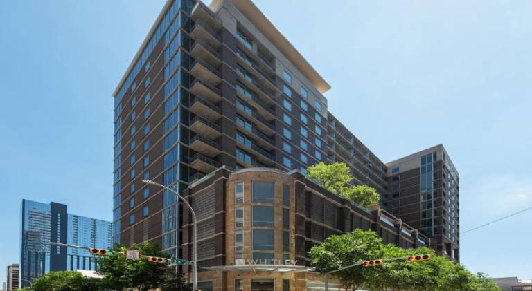 Serviced apartment with terrace, pool & grill | Next to Texas Governor's Mansion — photo 5