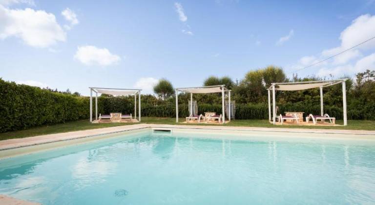 Vacation home with pool, terrace & hot tub — photo 4