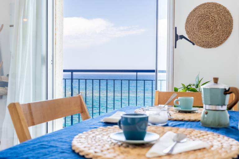 Apartment | Sea view | Next to the beach | Pets allowed in Messina