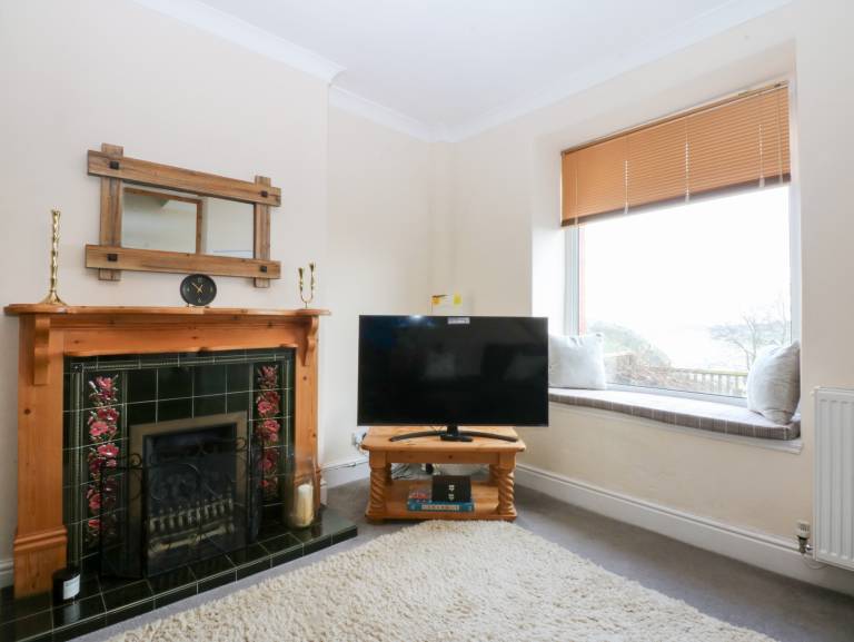 Family-friendly pleasant cottage with garden & patio | Beach view | Dogs allowed — photo 4