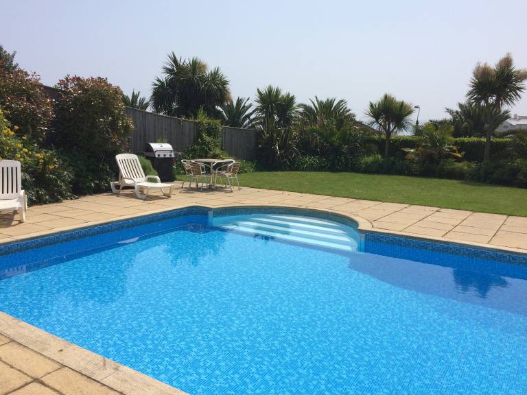 Children-friendly cottage with pool | Sea view | Close to the beach | Pet-friendly in Paignton