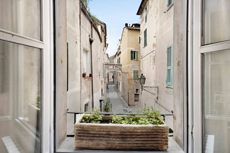Pet-Friendly Apartment Bilocale Merlino with Mountain View & Wi-Fi in Finale Ligure