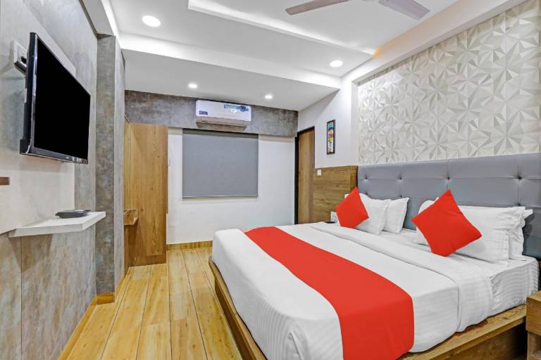 Hotel O R S Palace