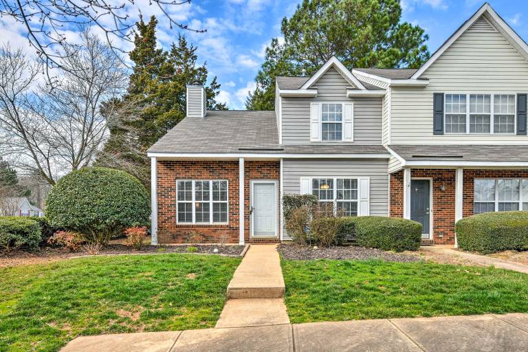 Chic Charlotte Townhome w/ Community Pool — photo 4