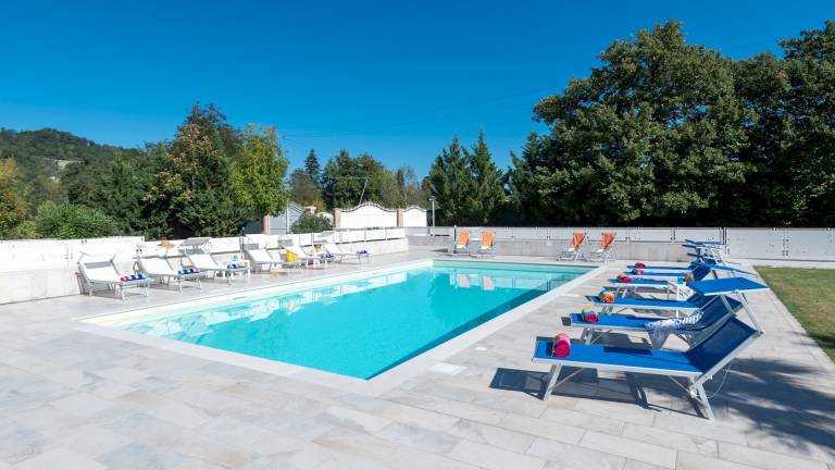 Villa with BBQ, yard & private pool — photo 2