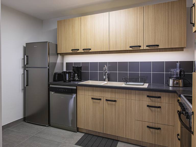 Spacious Sologne Retreat: Accessible, 5 En-Suite Bedrooms, Parking, BBQ, Pet-Friendly — photo 2
