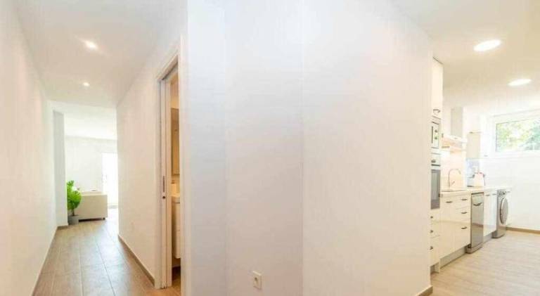 Apartment with pool — photo 4
