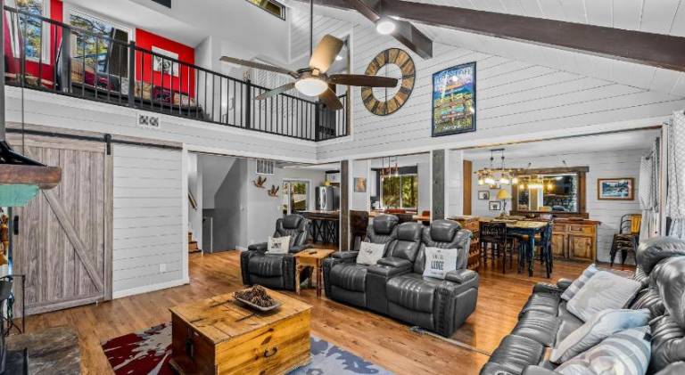 House with hot tub — photo 3
