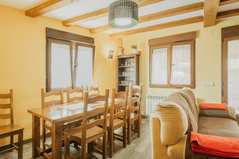 Fully equipped nice vacation home with fast internet, BBQ & patio | Dogs allowed — photo 4
