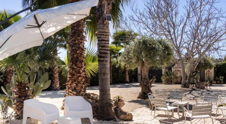 Holiday apartment with terrace, private pool & yard — photo 5