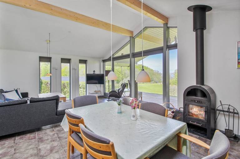 Fully equipped charming vacation home with sauna & terrace | Water view | Pets allowed — photo 3