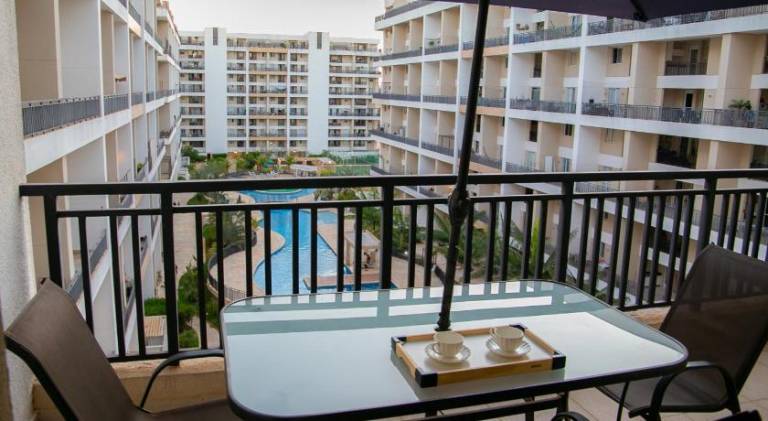 Serviced apartment with terrace, barbecue & yard — photo 3