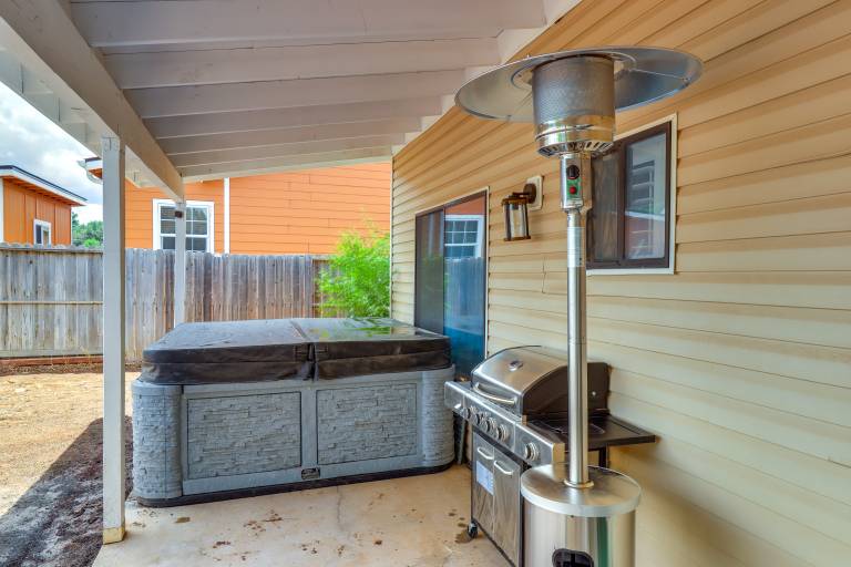 Private Hot Tub: Show Low Home 3 Mi to Lake — photo 2