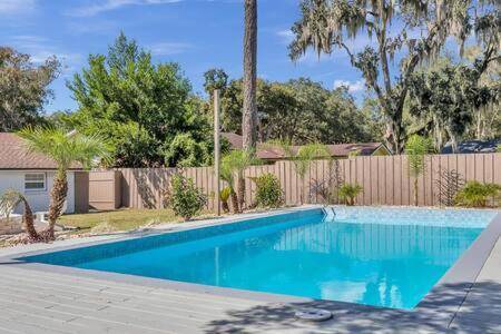 House with pool — photo 5