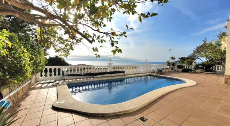 Vacation home with pool & patio — photo 3