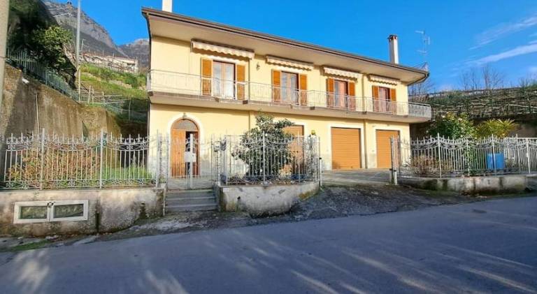 Fully equipped ample house with patio & garden | Dogs allowed in Tramonti
