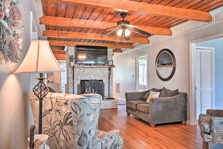 Murrells Inlet Upstairs Unit: 1 Block to Beach! — photo 3