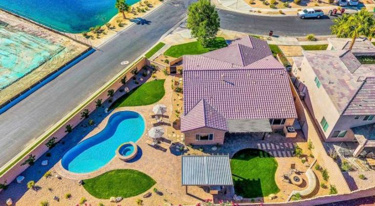 House with hot tub & pool in Indio, CA