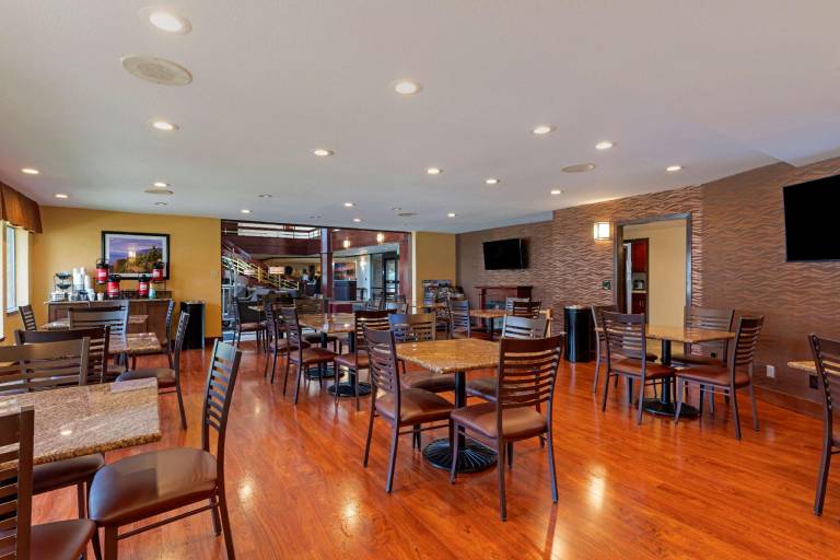 Best Western Pony Soldier Inn - Airport — photo 4