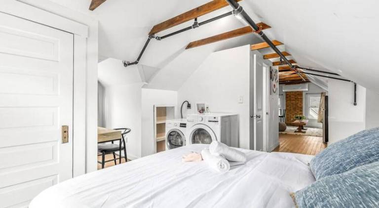 Charming holiday apartment | Dogs allowed in Detroit, MI