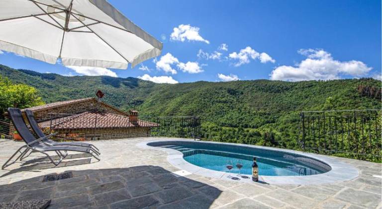 Fully equipped vacation home with garden, jacuzzi & BBQ | Pets allowed in Bibbiena