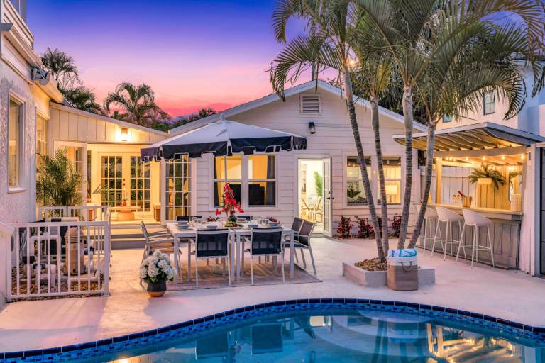 Grand Residence Heated Pool Beach Proximity Emerald Key RESlDENCES — photo 5