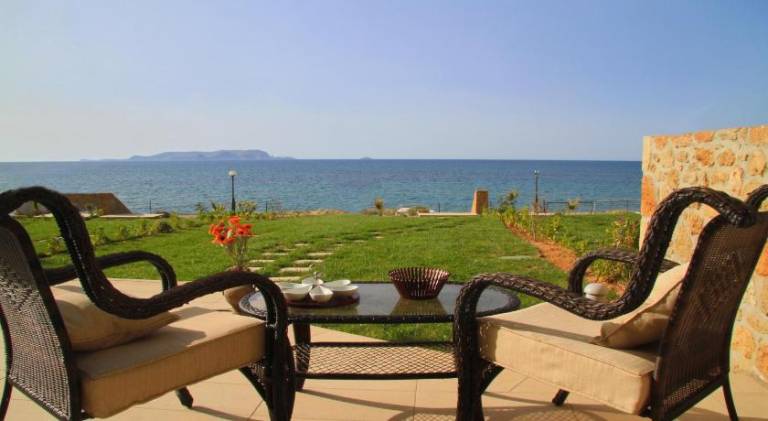 Fully equipped ample villa with garden, BBQ & terrace | Close to the beach | Pets allowed in Heraklion