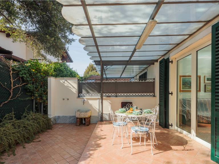 Holiday apartment with yard, patio & BBQ — photo 5