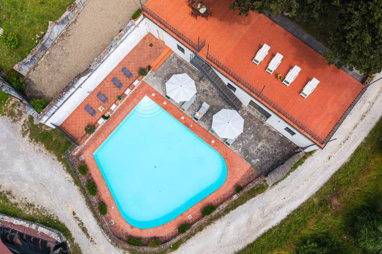 Villa with barbeque, private pool & yard — photo 3