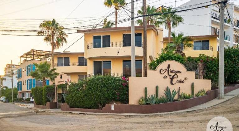 Antigua de Cabo in Escondido, CA