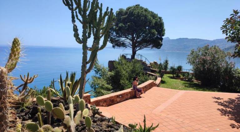 Holiday apartment with 2 rooms for 4 persons in Cefalù