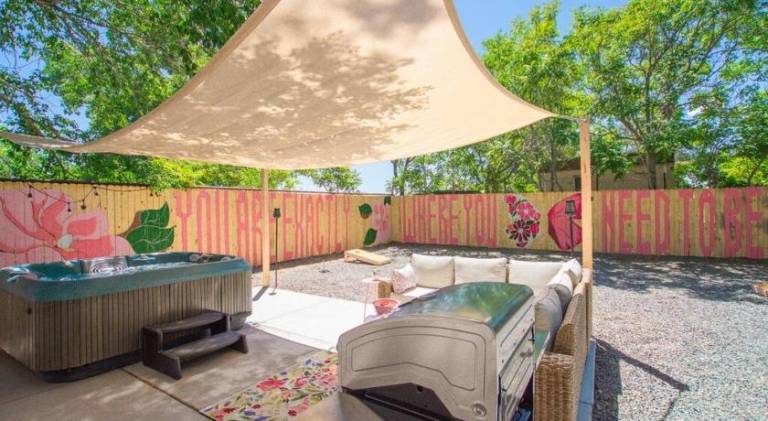 House with hot tub | Pet-friendly — photo 4