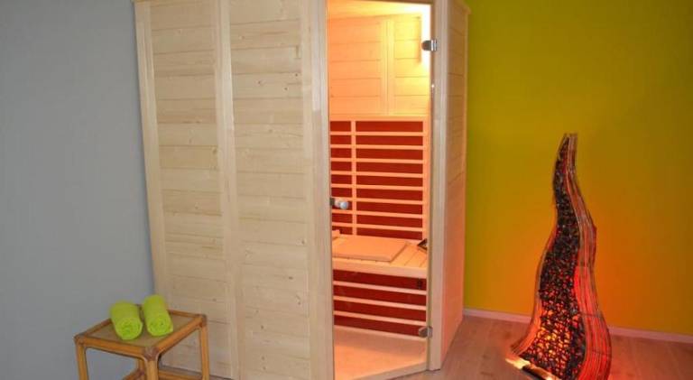 Vacation home with sauna & hot tub — photo 2