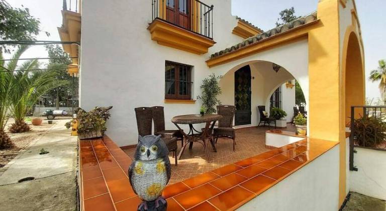 Vacation home with pool | Pets allowed — photo 3