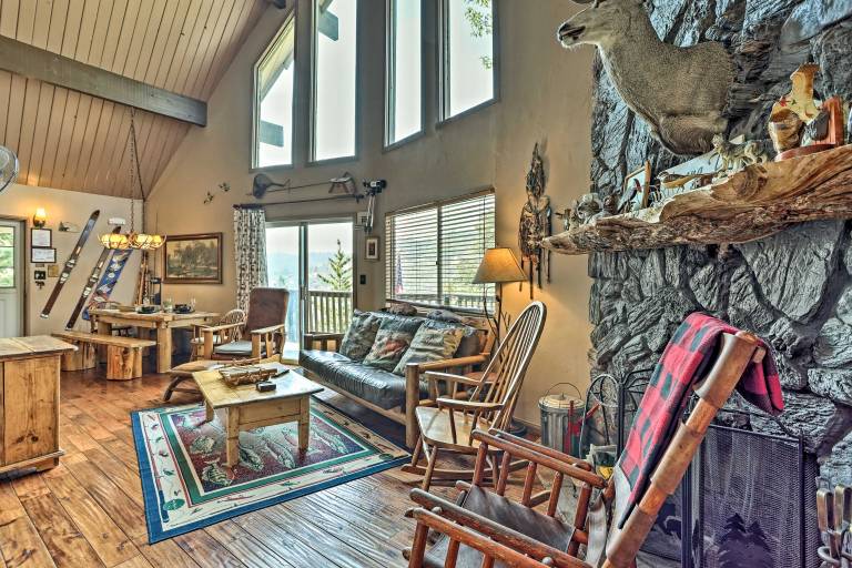Family Cabin w/ Game Room Near Hiking + Skiing! — photo 3