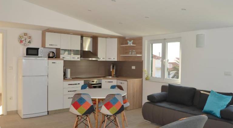 Beautiful apartment with patio, yard & BBQ | Close to the beach | Dogs allowed — photo 2