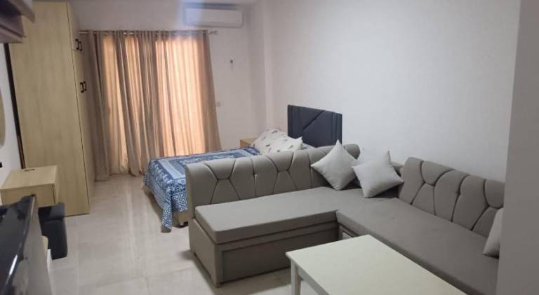 Apartment with pool — photo 2