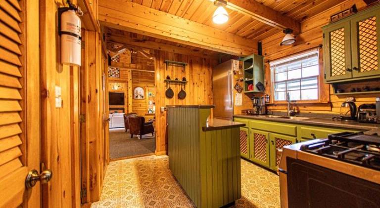 Vacation home with hot tub — photo 4